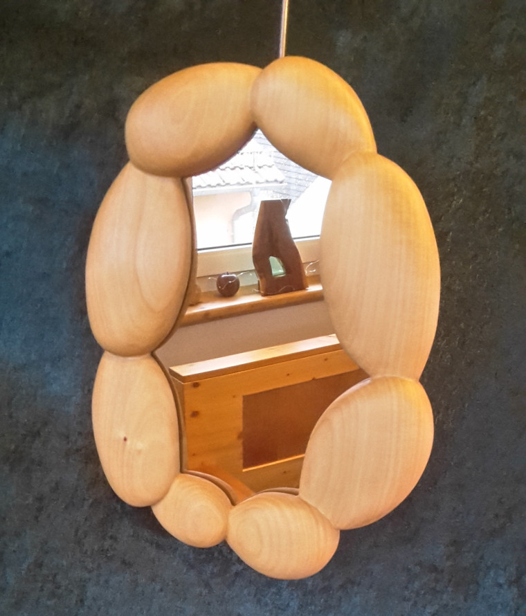 Spiegel mit handgeschnitzten Rahmen aus Lindenholz, Kunstwerk von Thomas Michel, Ochsenfurt